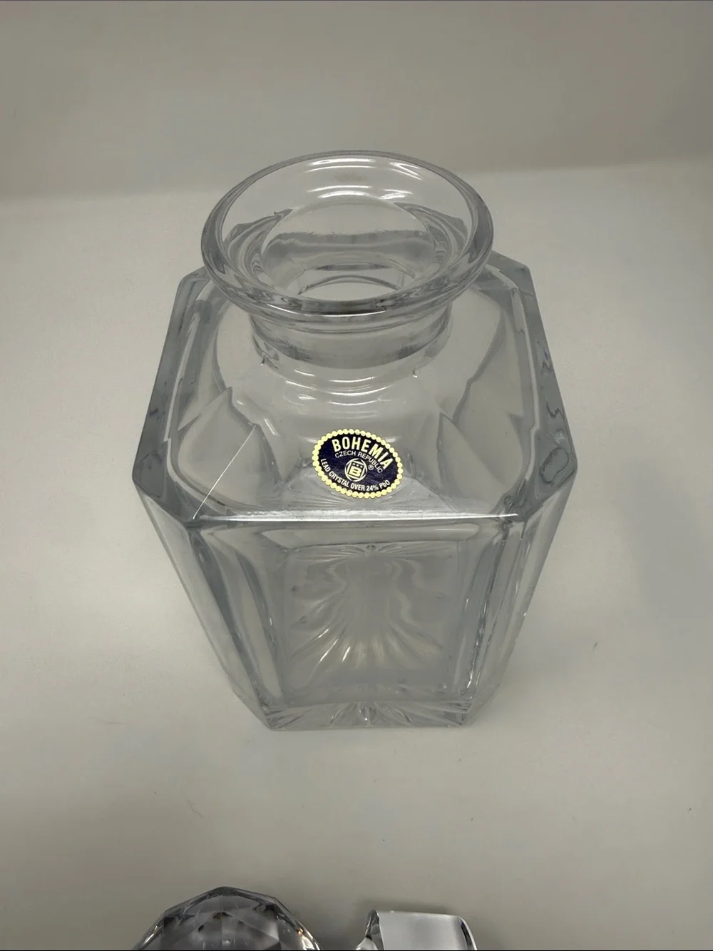 Clear Glass Decanter with Faceted Stopper